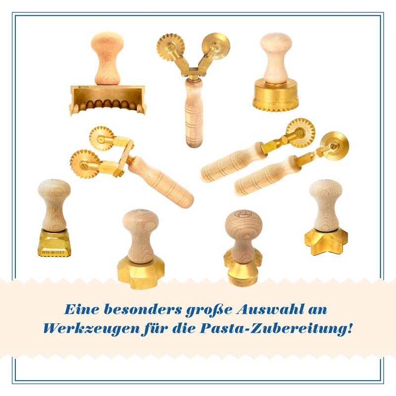 Professional Pasta cutter wheel, in brass and natural wood