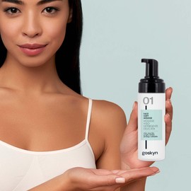 Reinigungsmousse für das Gesicht Illuminate, Gesichtsreinigungsmousse für Mischhaut und fettige Haut, reinigt sanft, weiche, samtige und strahlende Haut, mit Hyaluronsäure, Bio-Aloe Vera,