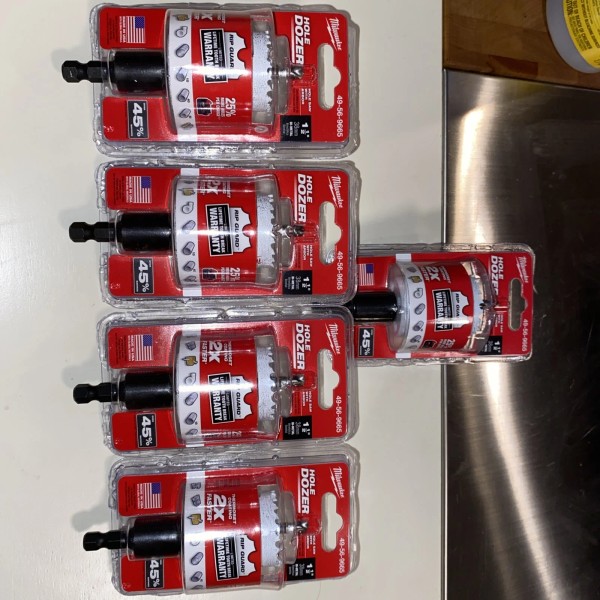 Milwaukee 1-1/2 in. Hole Dozer Bi-Metal Hole Saw with 3/8