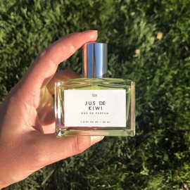 Tru Fragrance Beauty No. 26 Jus du Kiwi Eau de Parfum - Pink Guava, Kiwi Fruit, Coconut Flakes and Sun-Drenched Woods - Gourmand