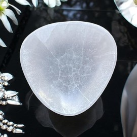 Pro Home Selenite Bowl Oval Shape Meditation Spiritual Energy Healing Plate Alter Cleansing Charging Crystal Gemstones Tray Crystals Holder Dish Natural White Decoration Gift