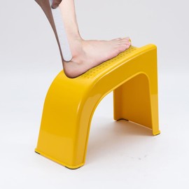 ZLMHYYM Shower Foot Rest for Shaving Legs, Non-Slip Pedicure Foot Rest, Shower Foots Step Stool for Shaving Legs, Plastic Sturdy Pedicure Stand - Yellow