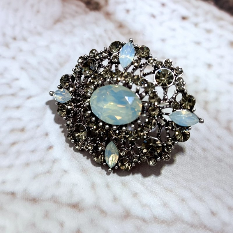 Antique Gold Tone Geometric Foliate Filigree Art Deco Blue Oval
