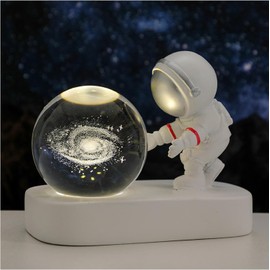 3D Astronaut Crystal Ball Night Light, 3D Galaxy Crystal Ball with LED Light Base, Night Light as a Birthday Gift for Children (Milky Way)