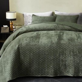 Powdion Velvet Quilt King Size, Oversized Bedspread Quilted Bedding Set, Luxurious Soft Coverlet Set Lightweight Velvet Comforter for All Season with 2 Pillow Shams, Army Green Striped Quilt Set