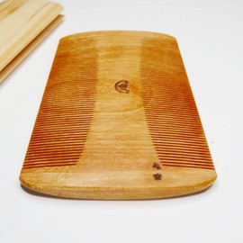 Suki Comb Minebari Comb ~ Made by Tsukushikomo Artisans ~ This comb is specialized in removing dust from hair. Compatible with lice control ([Double Tooth])