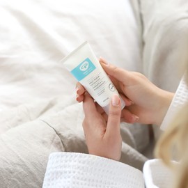 Green People Fruit Scrub Exfoliator 50 ml | Natural and Organic Facial Scrub | Gentle Face Exfoliator for Dry Skin, Combination Skin, Oily Skin|Paraben Free, Ethyl Alcohol Free |Cruelty Free and Vegan