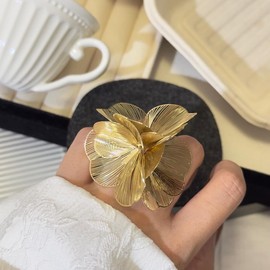 Niaspi Filigree Flower Open Band Ring for Women Hypoallergenic Exaggerated Triple Flowers Comfort Fit Finger Ring Adjustable Love Heart Shaped Metal Statement Ring Vintage Boho Party Jewlery (Gold)