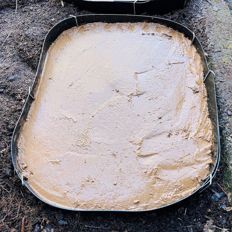 AUTUMN Made in USA Flexible Custom Stepping Stone Maker, Concrete