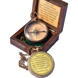 Confía en el Señor con todo tu corazón - Cita grabada de Proverbios 3:5-6 Brújula con caja de madera, tarjeta de felicitación, brújula de regalo, rega