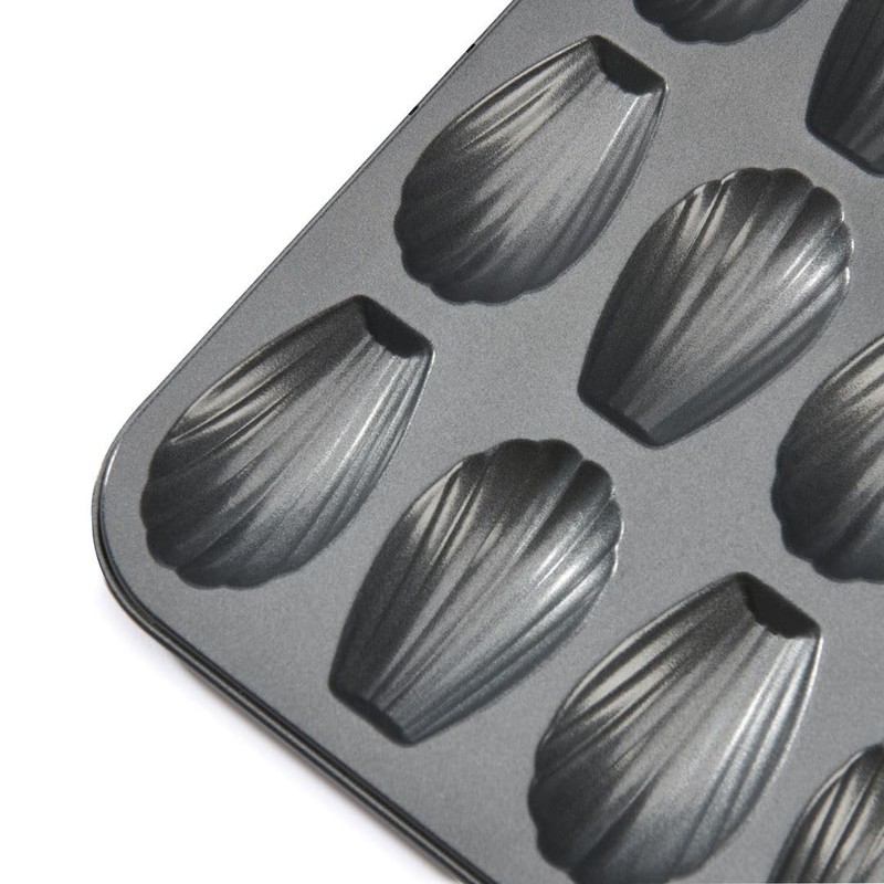 De Buyer 4710.12 Baking Tray with 12 Madeleine Moulds