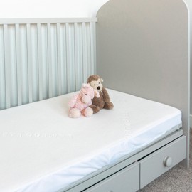 o1brand Ultra Soft Bamboo Crib Mattress Protector with Zipper Encasement, Waterproof Baby Crib Sheet, Hypoallergenic, Crib Mattress Cover, o1baby, o1brand (Crib 1 Pack Zippered)