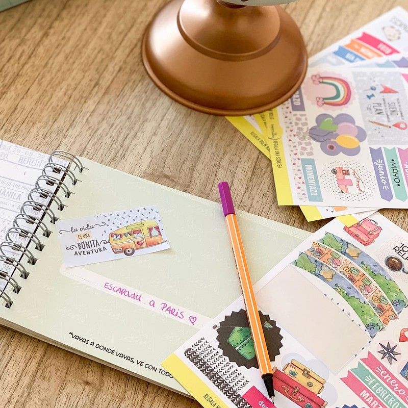 HappyMots - Travel is Vivir - Stick-On and Writing Photo
