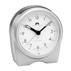 Uhren Manufaktur Schwarzwald Radio-Controlled Alarm Clock, Analogue, Quiet Movement with Snooze Function and Rising Alarm (Crescendo), Colour: Silver