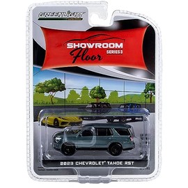 Greenlight 1:64 Showroom Floor Series 3-2023 Tahoe RST - Silver Sage Metallic 68030-C [Shipping from Canada]