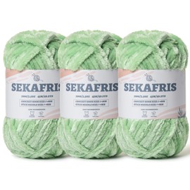 Fuzzy Chunky Chenille Yarn for Crocheting，Soft Plush Yarns for Hand Knitting，Bulky 3x100g（3x49.2 yd） Baby Blanket Yarn for Crocheting Amigurumi，Crochet Fluffy Velvet Yarns (Light Green)
