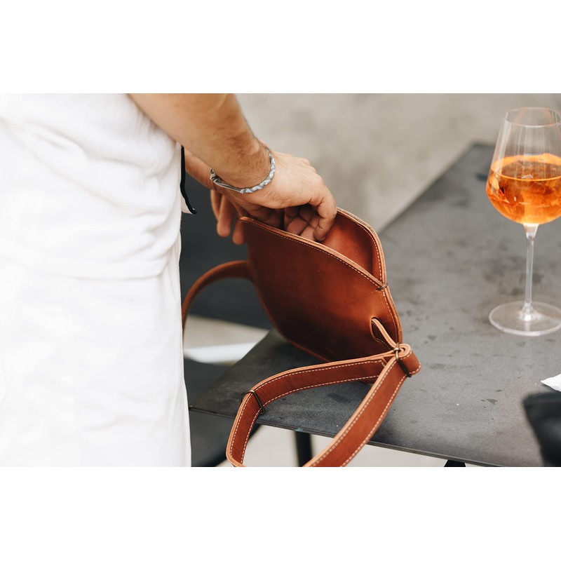 Neutral Fanny Pack (Café Clásico)