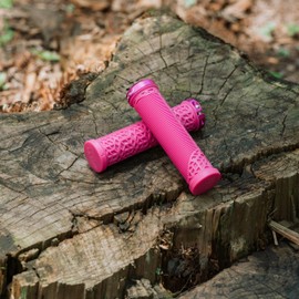 Funn Hilt JR Mountain Bike Handlebar Grips With Single Lock On Clamp, Bicycle Handlebar Locking Grips with 19 mm Inner Diameter, Short Bicycle Grips For Youth, Girls and Boys (Pink)