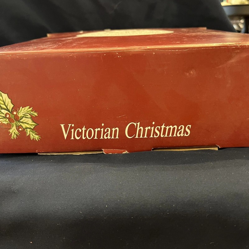 Johnson Bros Victorian Christmas Dinner Plate, Cup & Saucer Set