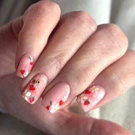 Square Press on Nails Short Spring Fake Nails with Flowers Heart Bee Design Glue on Nails Pink Full Cover False Nails Glossy Nails Press ons Spring Artificial Stick on Nails for Women 24Pcs