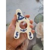 Gift packaging ♡Royal blue ceramic gua sha (three feet) pouch.