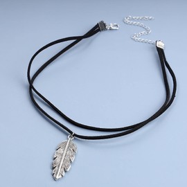 Yheakne Boho Layered Leather Choker Necklace Silver Leaf Pendant Necklace Black Velvet Suede Necklace Vintage Necklace Chain Jewellery for Women and Teen Girls (with Leaf)