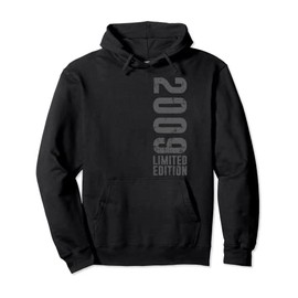 Birthday design limited edition and vintage, born in 2009 Pullover Hoodie