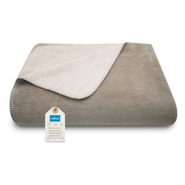 ZOLLNER Cuddly Blanket Two-Tone in 150 x 200 cm – Cuddly Sofa Blanket in Fango – Washable up to 40 °C – Durable Blended Fabric – Hotel Linen Quality – Oeko Tex® Certified