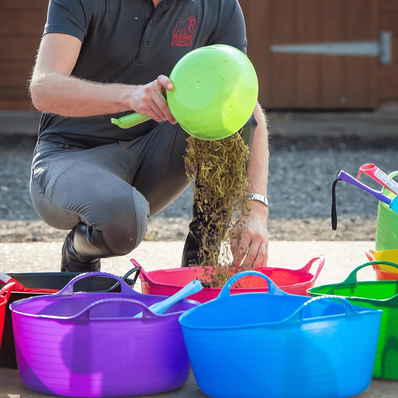 Red Gorilla Horse Feed Scoop (One Size) (Black)