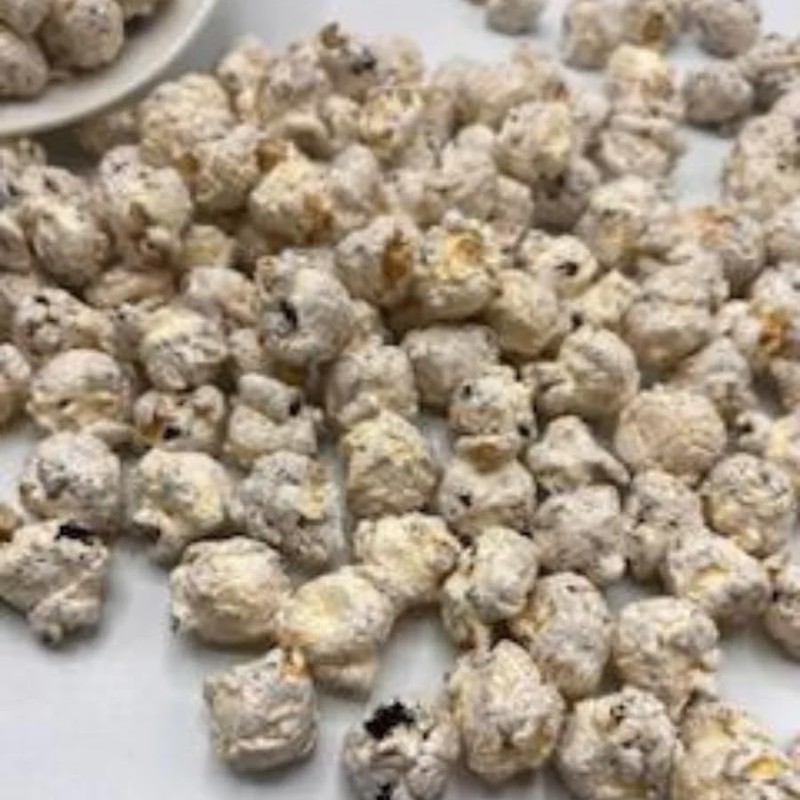 HR Poppin' Snacks Cookie Crumble Popcorn | Made in Small