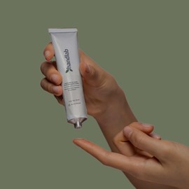 Crema Para Manos y Uñas 100 ml, Con Extracto de Albahaca y Fórmula Natural Sin Parabenos, Hidratación Para Todo Tipo de Piel