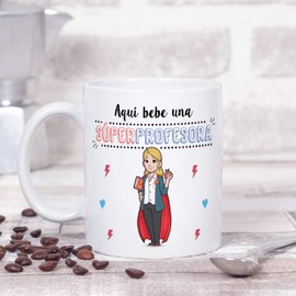 Mugffins Taza Profesora (Mujer) - Aquí Bebe UNA Súper Profesora - Regalos Originales para Profesoras y Maestras - Cerámica 350 ml / 11 oz