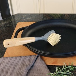 White Magic Eco Basics Cast Iron Brush – Ergonomic Bamboo Handle | Tough Nylon Bristles & Scraper Edge for Burnt-in Residue | Ideal for Cast Iron Cookware, Pots & Pans | Eco-Friendly Recycled Plastic