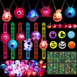 Recuerdos de fiesta de Halloween para niños, 52 piezas de juguetes iluminados de Halloween con pulsera, collar, anillo, broche, bola de rebote, pegatina de tatuaje, juguetes de Halloween que brillan