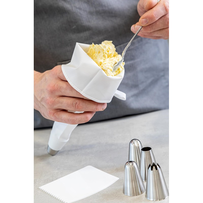 KitchenCraft Sweetly Does It Piping Bag and Nozzles, Gift Boxed,