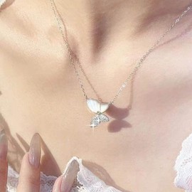 Xmsrn Vintage Crystal Butterfly Pendant Necklace Rhinestone Butterfly Necklace Crystal Cz Butterfly Choker Necklace Cz Rhinestone Choker Necklace for Women