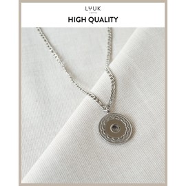 LUUK LIFESTYLE Stainless steel necklace, Circle | Coin pendant, jewelry gift, lucky charm, 20” adjustable length, vintage style, fine design, minimalist design, feminine fashion accessory, silver