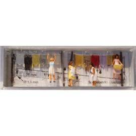 Preiser HO #10741 Women Hanging Laundry -- 4 Women and 2 Clothes Lines
