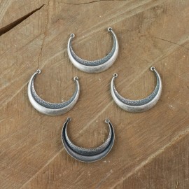 Yummy Treasures 2 Loop Large Silver Ox Dapped Crescent Pendant Link (4) mtl083E