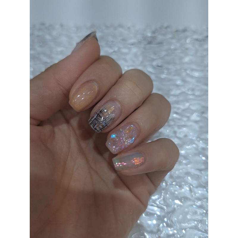 Classy and feminine checked nails - I agree to the