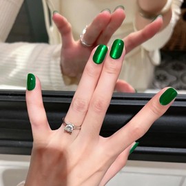 St.Patrick’s Day Green Press on Nails Shiny Cat Eye Fake Nails Short Square False Nails with Gradient Designs Glitter Press on Nails Glossy Acrylic Nails Full Cover Stick on Nails for Women and Girls