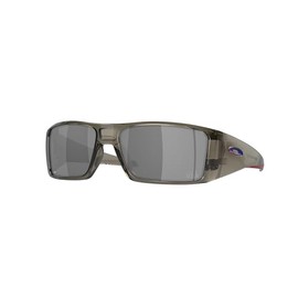 Oakley OO9231 Sunglasses Bundle: OO 9231 HELIOSTAT 923108 Heliostat Grey Smoke Prizm Bla and Eyewear Cleaning Kit