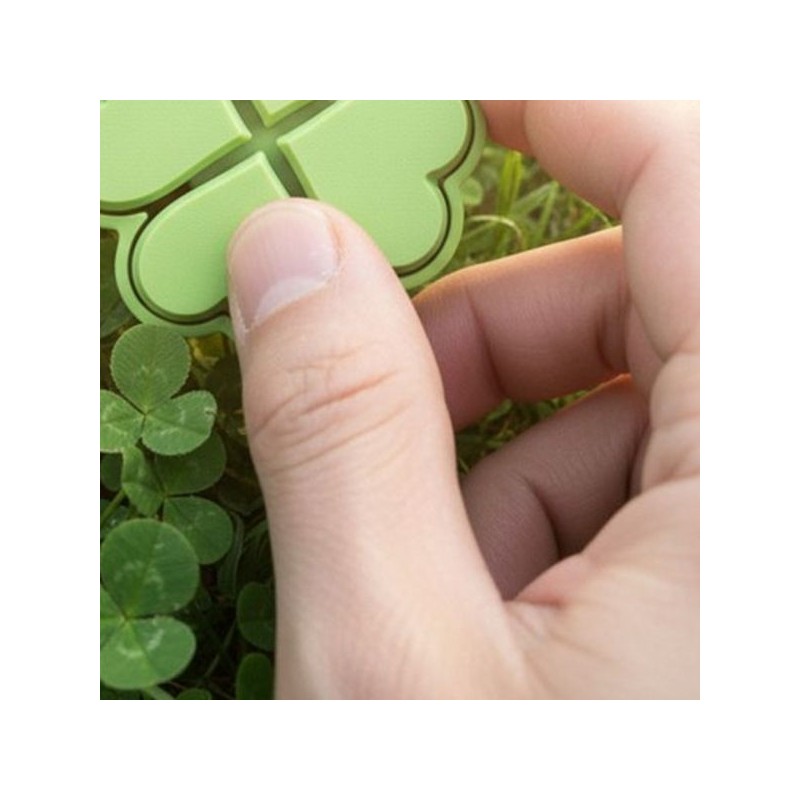Clover shape click keychain good luck talisman design portable hand