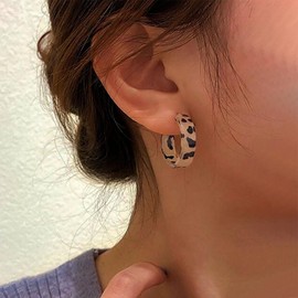 TseenYi Leopard Print Hoop Earrings Small Hoops Leopard C Shape Earrings Geometric Round Huggie Hoop Drop Earring Vintage Leopards Huggie Earrings Personality Statement Jewelry