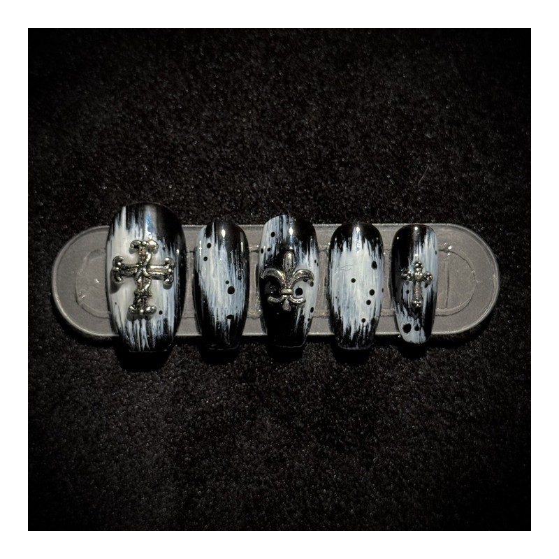1:30AM, the silent remnants of dawn |Black white nail -