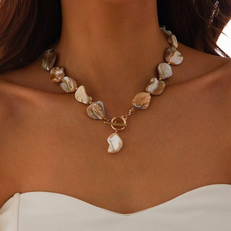 HUGE SWAN Irregular Seashell Choker Necklaces, Chunky Shell Necklace Pendant