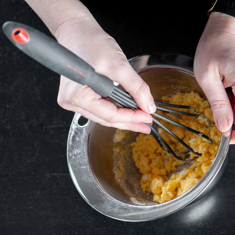 Red Line Nylon Whisk