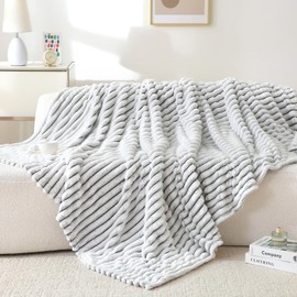 DKRUW Plush Fleece Throw Blanket Black and White 3D Ribbed Soft Fuzzy Blanket for Couch Sofa Bed Home Decor Gifts for Women Mom All-Season Comfort (Black and White, Throw(50"x60"))