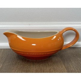 Le Creuset "Flame" Signature Gravy Boat LE CREUSET 12 Oz 460ml Stoneware Volcanic Pitcher