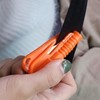 안전벨트절단 탈출망치 유리깨기 비상용 키링 랜덤 Emergency Keyring with Seatbelt Cutter, Escape Hammer, and Glass Breaker - Random